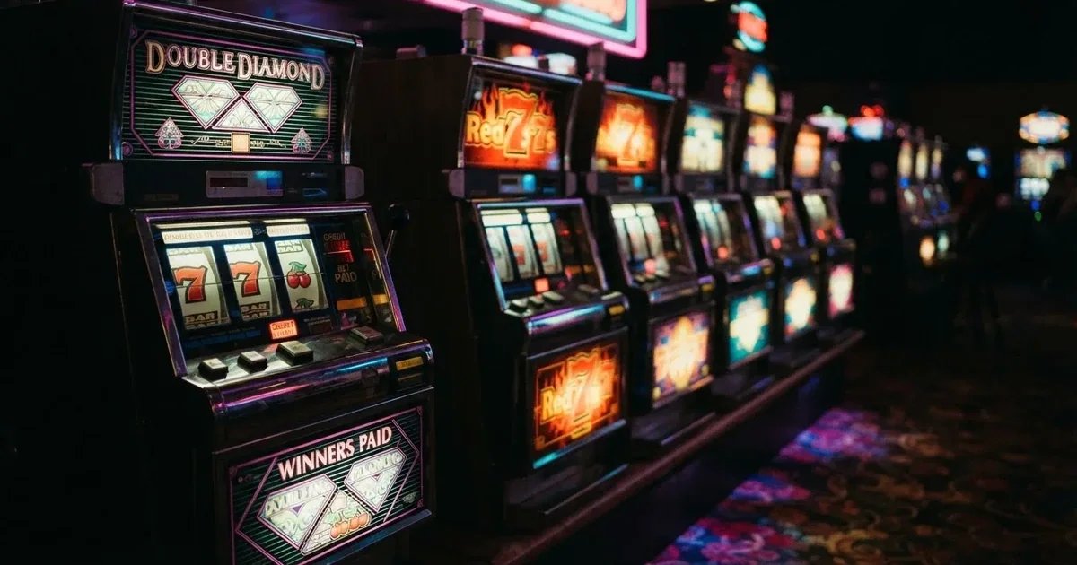Mejores casinos con Hacksaw Gaming en España 2026 — ranking y licencia DGOJ